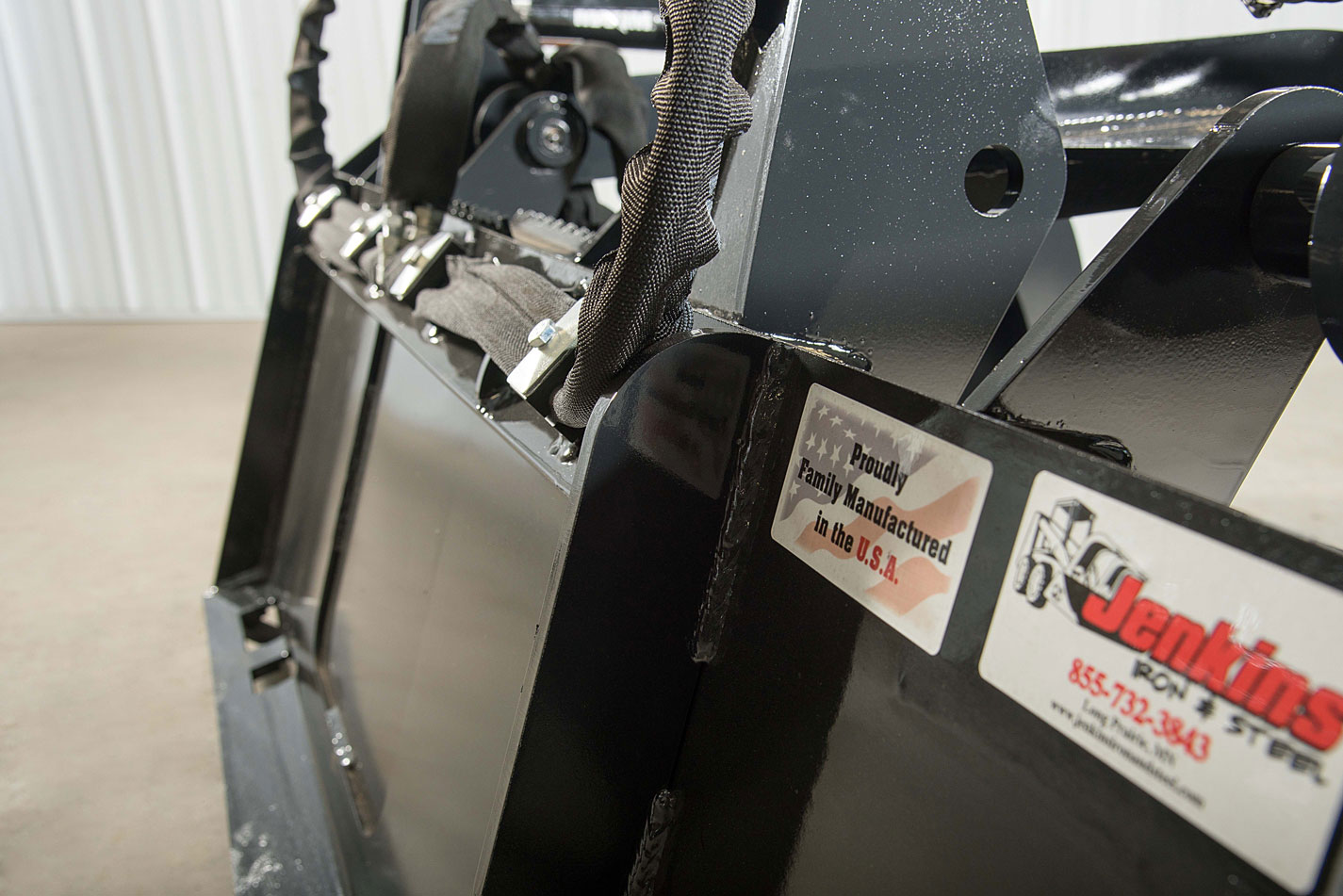 close up of the connection point on a low profile grapple bucket